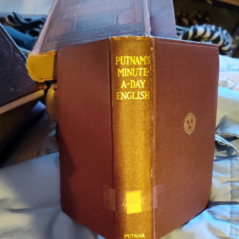Putnam's Minute-A-Day English Book